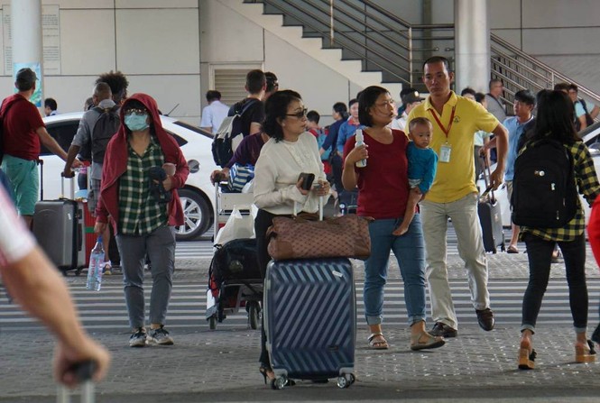 Trở lại Sài Gòn sau kỳ nghỉ lễ, phà Cát Lái kẹt xe kinh hoàng - ảnh 10