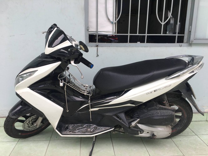 Hiệp sĩ 'dỏm', dàn cảnh cướp xe máy ở Sài Gòn - ảnh 1