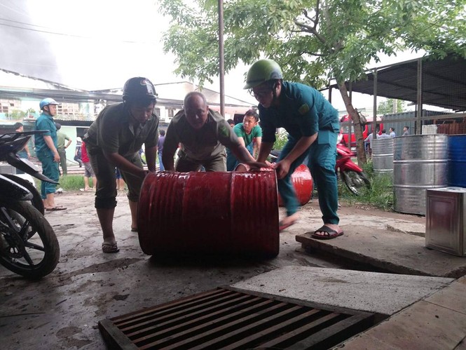 Cháy kinh hoàng trong khu công nghiệp ở Sài Gòn - ảnh 3