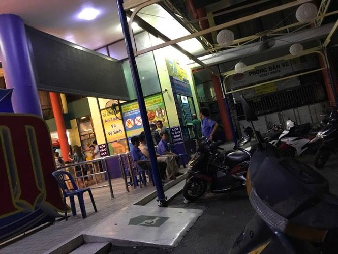 Bé gái 8 tuổi bị bạn lạ dẫn đi rồi mất tích khi chơi ở Đầm Sen - ảnh 1