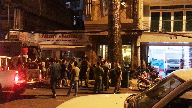 Hàng chục tiếp viên múa khiêu dâm trong nhà hàng trung tâm Sài Gòn - ảnh 2