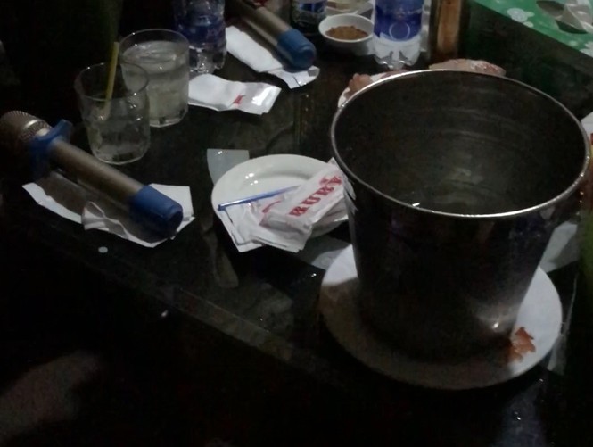 Hàng chục tiếp viên múa khiêu dâm trong nhà hàng trung tâm Sài Gòn - ảnh 8