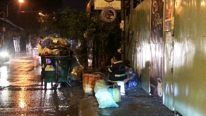 Sài Gòn ngập kinh hoàng trong cơn mưa giữa đêm - ảnh 8