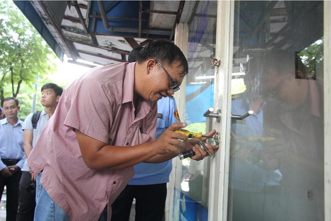 Ông Đoàn Ngọc Hải cưỡng chế di dời dân ở chung cư “sắp sập“ - ảnh 2