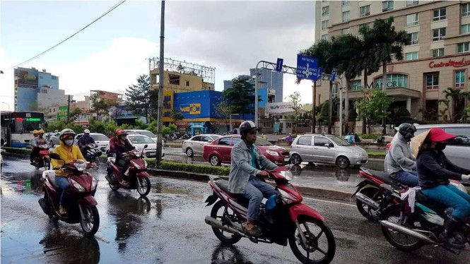 Siêu máy bơm giải cứu rốn ngập ở Sài Gòn sau khi hết mưa 10 phút - ảnh 1