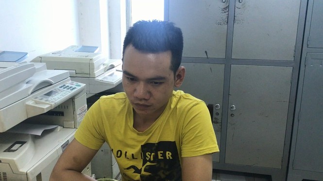 Cảnh sát phá cửa nhà hàng ở Sài Gòn có tiếp viên bán dâm - ảnh 1