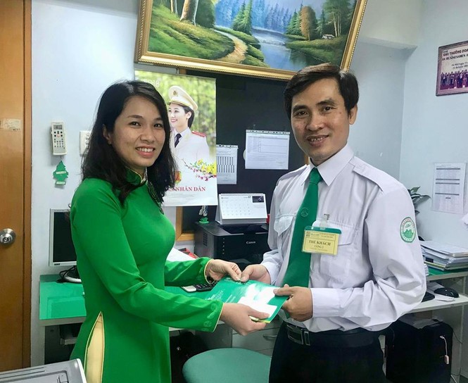 Tìm hành khách quên ví có hàng chục triệu đồng trên taxi ở TPHCM - ảnh 1