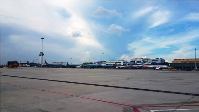 Máy bay không thể cất cánh do mất điện đường lăn Tân Sơn Nhất - ảnh 1