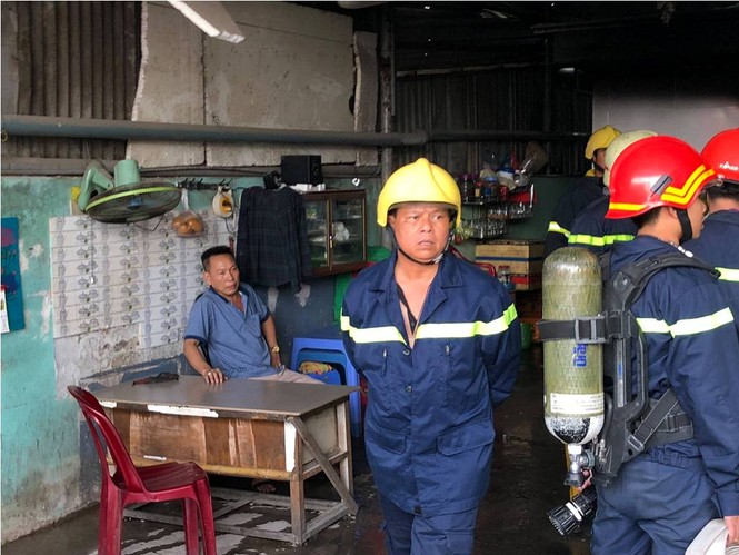 Người đàn ông say rượu đốt nhà khiến khu dân cư Sài Gòn náo loạn - ảnh 2
