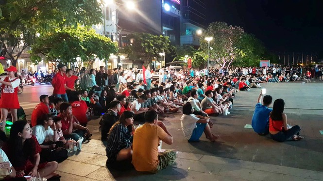 Người Sài Gòn cuồng nhiệt đồng hành cùng Olympic Việt Nam - ảnh 1