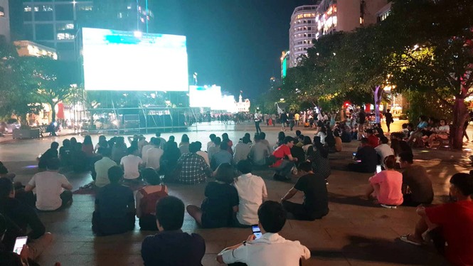 Người Sài Gòn cuồng nhiệt đồng hành cùng Olympic Việt Nam - ảnh 2