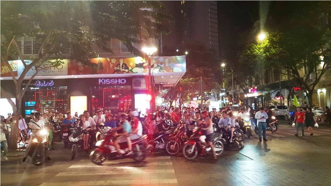 Người Sài Gòn cuồng nhiệt đồng hành cùng Olympic Việt Nam - ảnh 12