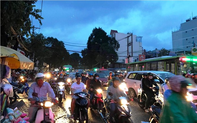 Cửa ngõ Sài Gòn đông nghẹt ngày cuối nghỉ lễ 2/9 - ảnh 13