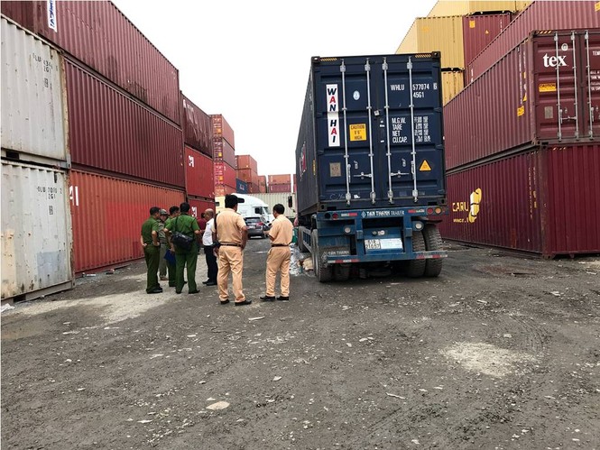 Xe container lùi cán chết người trong cảng hàng hoá ở Sài Gòn - ảnh 1