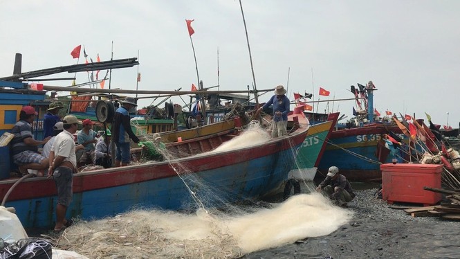 TPHCM khẩn trương ứng phó bão số 9, cấm tàu thuyền ra khơi - ảnh 2