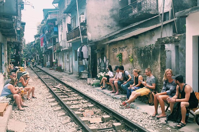 Một ngày ở 'xóm đường tàu' giữa lòng Hà Nội - ảnh 5