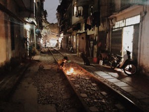 Một ngày ở 'xóm đường tàu' giữa lòng Hà Nội - ảnh 7