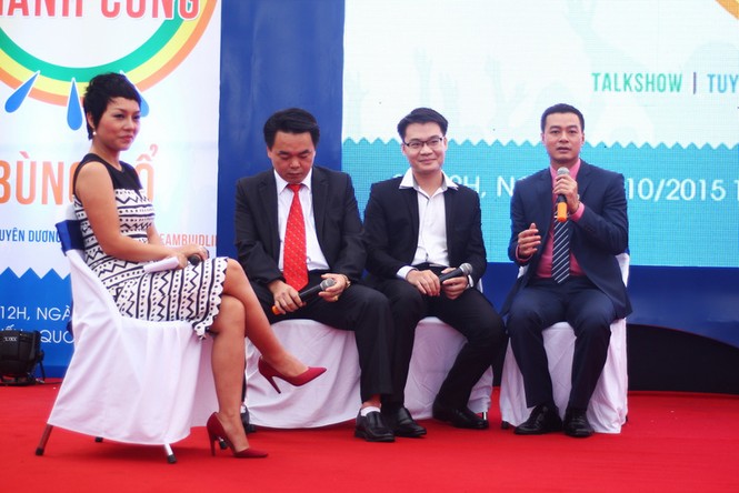 Hội ngộ 300 tân sinh viên đỗ điểm cao nhờ học trực tuyến - ảnh 2