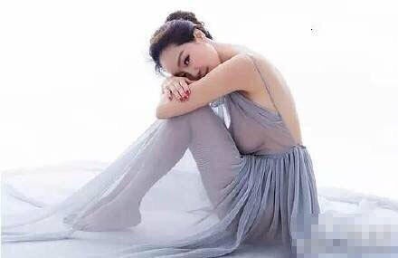 Bà ngoại 50 tuổi khoe đường cong nuột như gái đôi mươi - ảnh 4