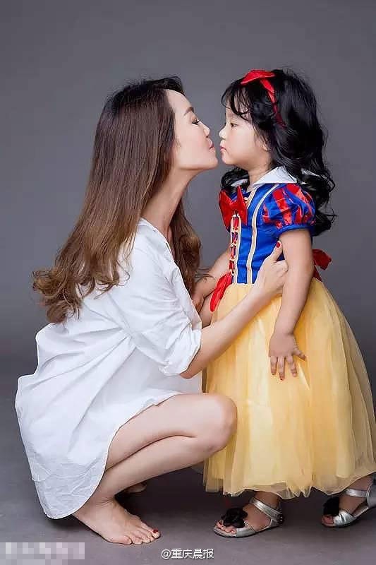 Bà ngoại 50 tuổi khoe đường cong nuột như gái đôi mươi - ảnh 7