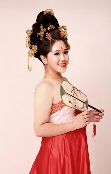 Nhan sắc 'chao đảo dân mạng' của cô gái nặng 200kg - ảnh 3