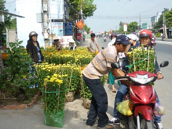 Hàng hóa Tết tại Cần Thơ ngày cuối cùng năm cũ tăng ít, giảm nhiều - ảnh 3