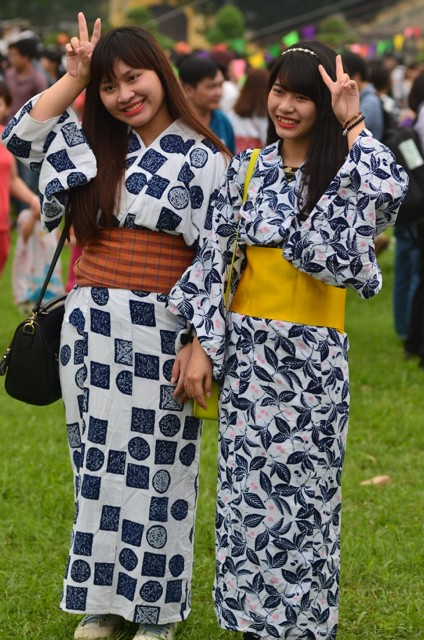 Thiếu nữ Hà thành diện Yukata khoe sắc bên hoa anh đào - ảnh 10