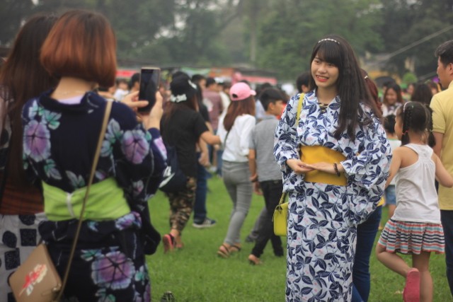 Thiếu nữ Hà thành diện Yukata khoe sắc bên hoa anh đào - ảnh 5