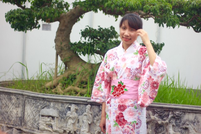 Thiếu nữ Hà thành diện Yukata khoe sắc bên hoa anh đào - ảnh 2