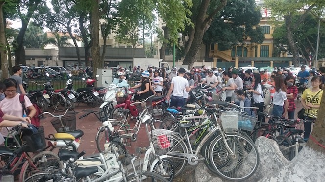 Hà Nội: Tắc đường tại Lễ hội hoa anh đào - ảnh 10