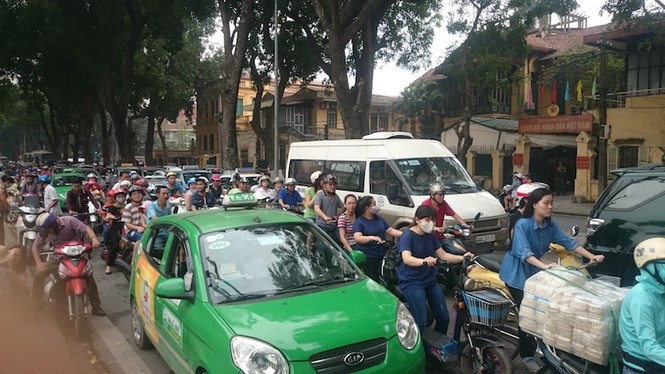 Hà Nội: Tắc đường tại Lễ hội hoa anh đào - ảnh 8