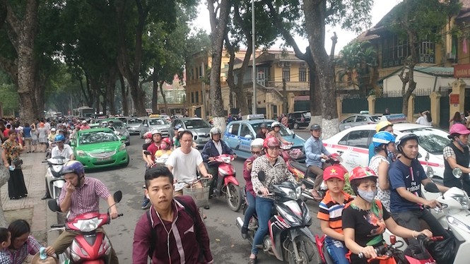 Hà Nội: Tắc đường tại Lễ hội hoa anh đào - ảnh 7