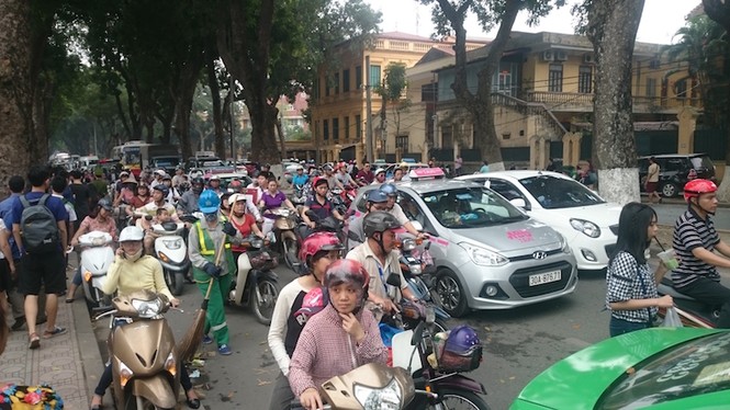 Hà Nội: Tắc đường tại Lễ hội hoa anh đào - ảnh 5