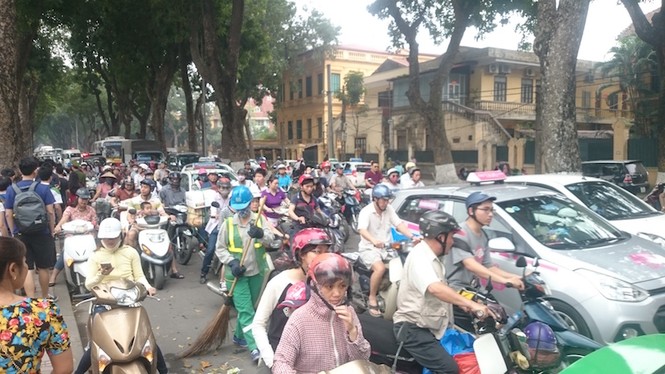 Hà Nội: Tắc đường tại Lễ hội hoa anh đào - ảnh 1