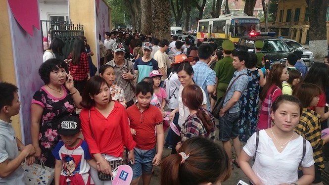 Hà Nội: Tắc đường tại Lễ hội hoa anh đào - ảnh 4