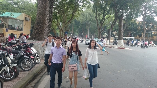 Hà Nội: Tắc đường tại Lễ hội hoa anh đào - ảnh 9