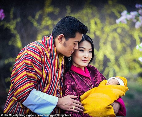 Cuộc đời như cổ tích của Hoàng hậu 'quốc gia hạnh phúc nhất' - ảnh 4