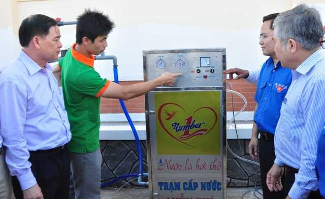 Hỗ trợ máy lọc nước cho người dân vùng hạn, mặn - ảnh 4