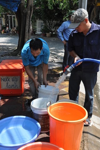 Kiên Giang: Dùng sà lan để chống 'khát' cho dân - ảnh 6