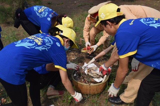 Hơn 1.000 ĐVTN tham gia Chiến dịch 'Hãy làm sạch biển' tại Quảng Bình - ảnh 7