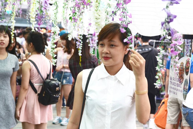 Dân Thủ đô thất vọng với hầm Tử đằng toàn... hoa nhựa - ảnh 9