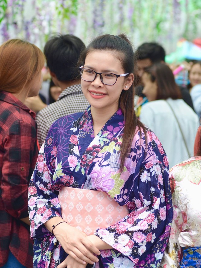 Dân Thủ đô thất vọng với hầm Tử đằng toàn... hoa nhựa - ảnh 12
