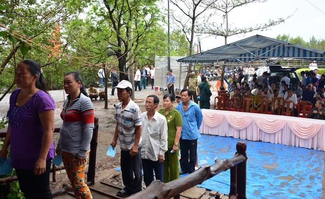 Cà Mau: Cử tri vùng rừng đước dùng xuồng đi bầu cử - ảnh 1