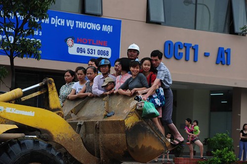 đường hà nội ngập - ảnh 13