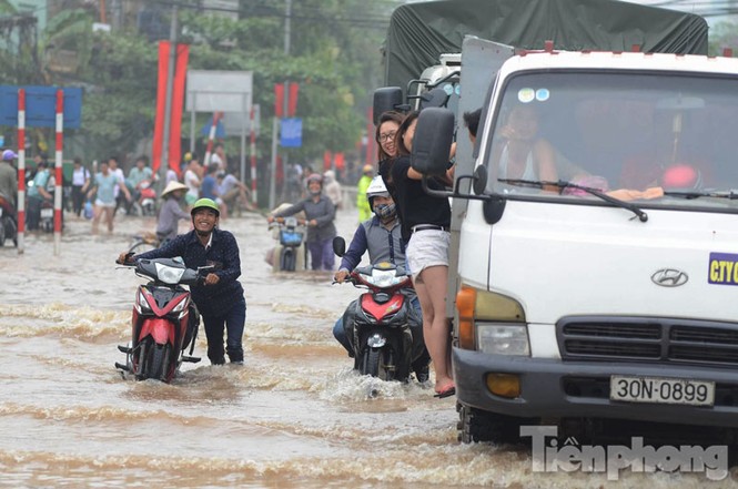 đường hà nội ngập - ảnh 1