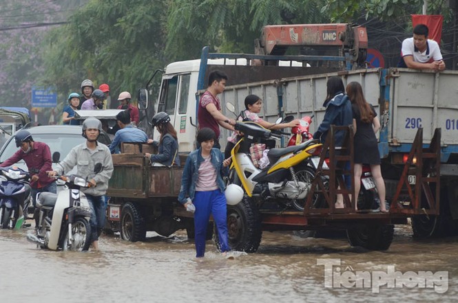 đường hà nội ngập - ảnh 8
