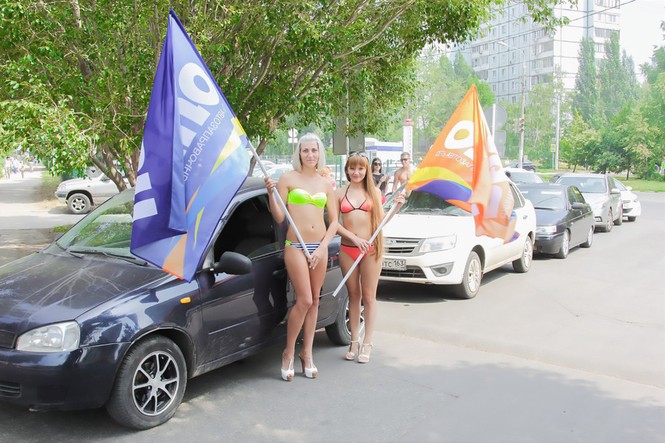 Cây xăng 'gây sốc' miễn phí cho khách nữ mặc bikini - ảnh 8
