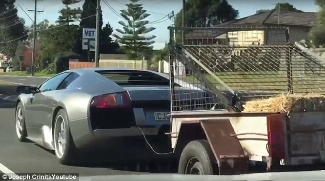 Dân chơi Úc dùng Lamborghini giá 6 tỉ đồng để... kéo dê - ảnh 5