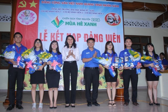 Kết nạp Đảng cho 6 chiến sĩ tình nguyện Mùa hè xanh TP. HCM - ảnh 1