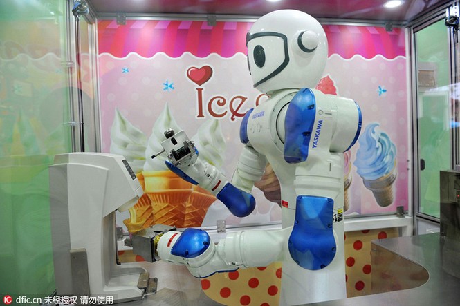 Trung Quốc: Trình làng robot chuyên… rót bia - ảnh 4